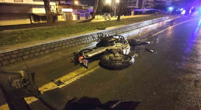 Aydında motosikletli polis timi otomobille çarpıştı: 2 polis yaralı