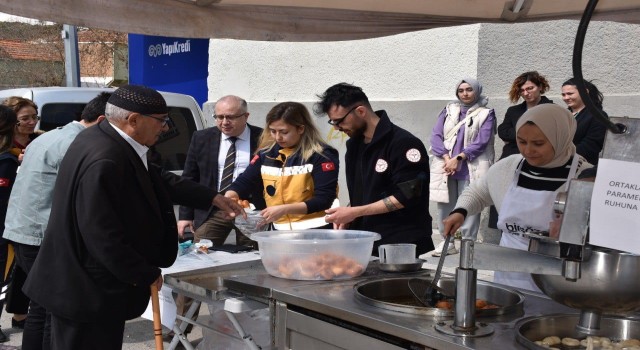 Aydın'daki kazada hayatını kaybeden sağlık personeli için lokma hayrı yapıldı