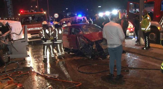 Bağcılarda refüjü aşan ehliyetsiz sürücü facia yaşattı: 1i ağır 3 yaralı
