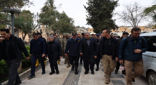 Bakan Akar Şanlıurfada incelemelerde bulundu