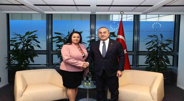 Bakan Çavuşoğlu, Avrupa Yatırım Bankası Başkan Yardımcısı ve Avrupa İmar ve Kalkınma Bankası Başkanı ile görüştü