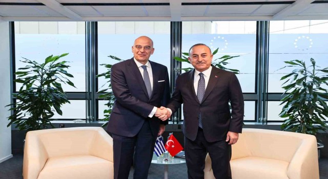 Bakan Çavuşoğlu Yunan mevkidaşı Dendias ile görüştü