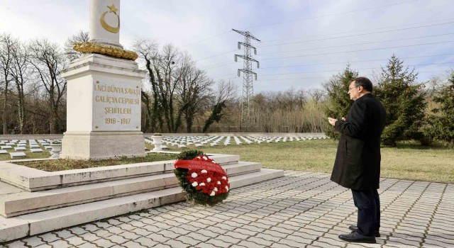 Bakan Dönmez, Budapeştede Türk şehitliğini ziyaret etti