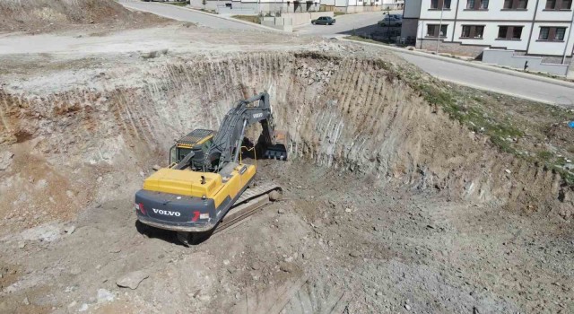 Bakan Kurum: 72 bin 596 konut yapacağımız Kahramanmaraşta ilk kazmayı vurduk