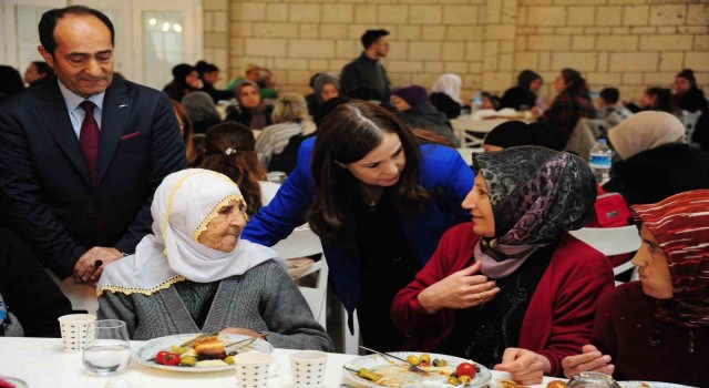 Balçovada depremzede kadınlarla dayanışma kahvaltısı