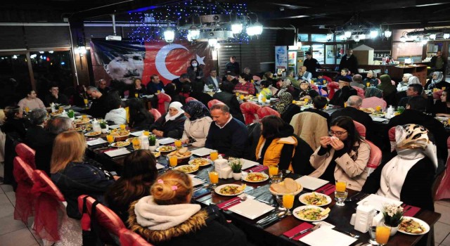 Balçovada şehit aileleri onuruna yemek