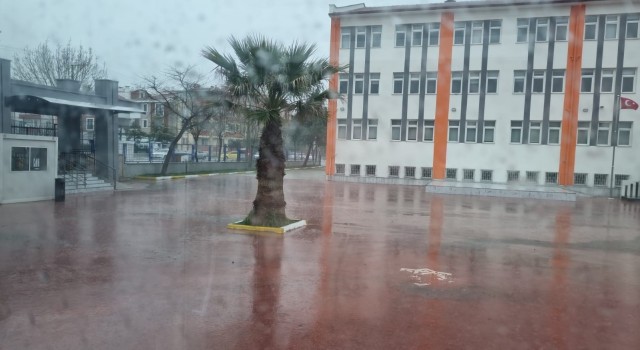 Balıkesirde beklenen yağmur başladı