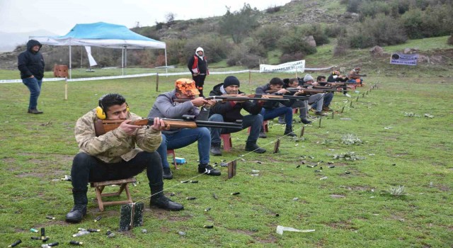 Balıkesirde depremzedeler yararına atış yarışması gerçekleşti