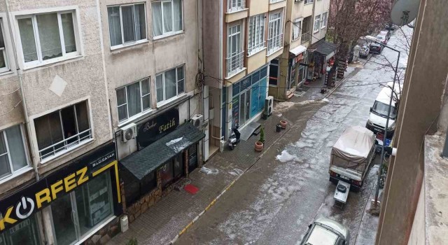 Balıkesirde şiddetli dolu yağışı etkili oldu