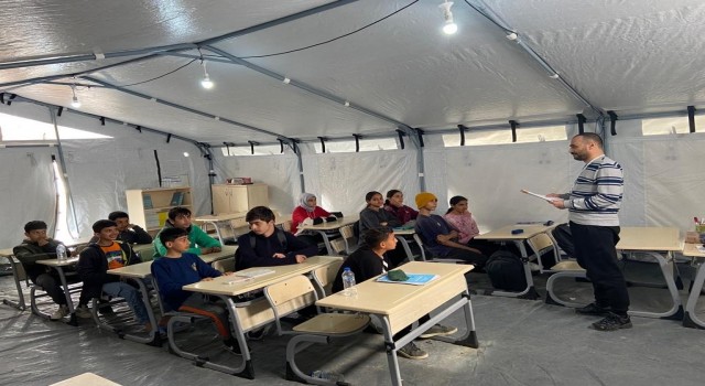 Balıkesirli gönüllü öğretmenler Hatayda