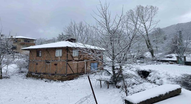 Bartının yüksek rakımlı bölgelerinde kar yağışı devam ediyor