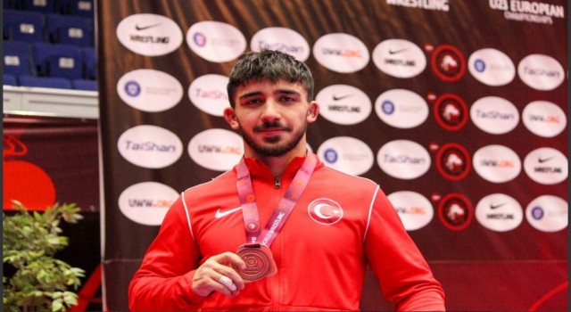 BARÜlü milli sporcu Emre Kural bronz madalya kazandı