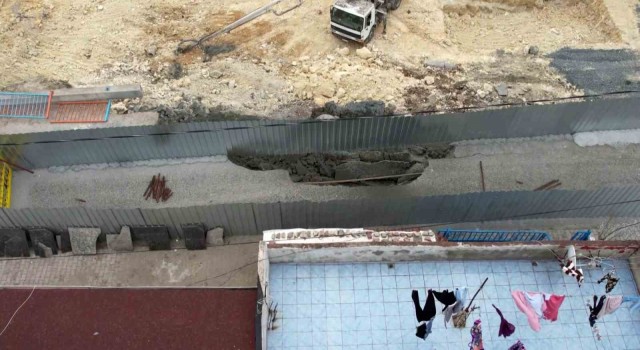 Başakşehirde inşaat çalışması sırasında yol çöktü
