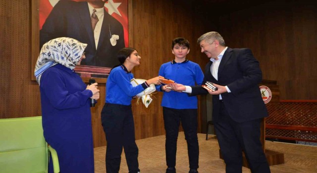 Başkan Akçadurak, Mehmetçik Ortaokulunda Kariyer günlerinin konuğu oldu
