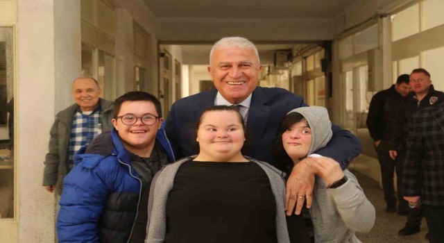 Başkan Atay, Kadınlar Gününde özel bireyler ile bir araya geldi