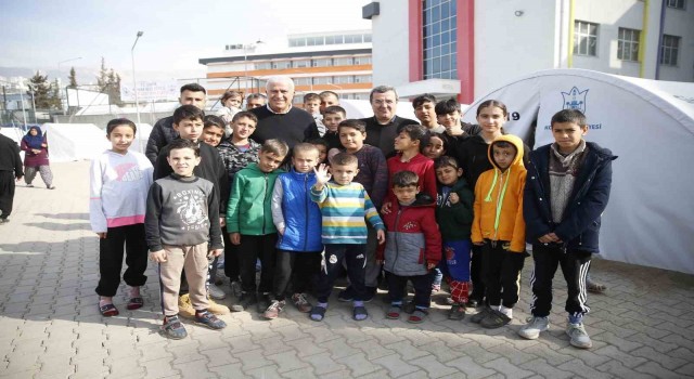 Başkan Atay, Kahramanmaraşta depremzedelerin acısını paylaştı