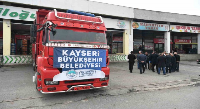 Başkan Büyükkılıç 2 kamyon yardım tırını Adıyamana uğurladı