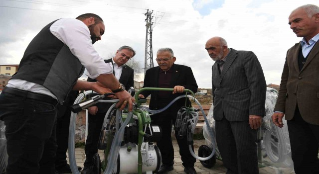 Başkan Büyükkılıç, Büyükşehirin desteklediği Süt Sağma Makinesi Dağıtım Törenine katıldı