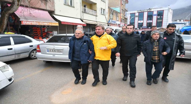 Başkan Büyükkılıç, Elbistan Kayseri Çarşısında esnafı ziyaret etti