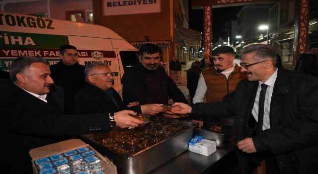 Başkan Büyükkılıç, ilk iftarını memleketi Develide açtı