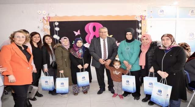 Başkan Çerçi kursiyerlerin Kadınlar Gününü kutladı