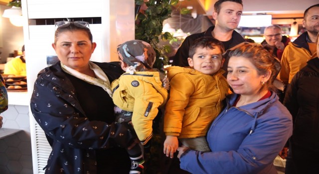 Başkan Çerçioğlu, Kuşadasında depremzede aileler ile bir araya geldi