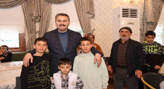 Başkan Eroğlu: Bir evlat, bir kardeş, bir ağabey olarak her zaman emrinize hazırım