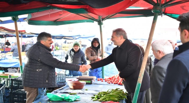 Başkan Murat Köseden pazar esnafına Ramazan ziyareti