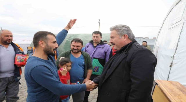 Başkan Palancıoğlu Kahramanmaraş Çadırkentte depremzedeleri ziyaret etti
