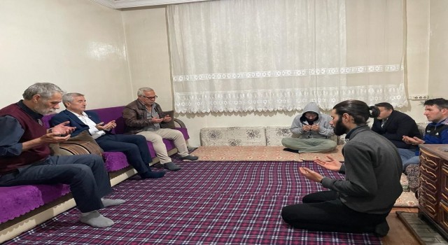 Başkan Tahmazoğlundan, depremde yakınlarını kaybeden ailelere taziye ziyareti