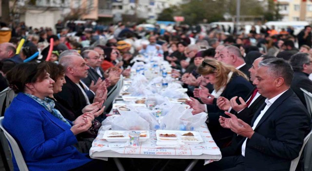 Başkan Uysal: Duygularda, üzüntüde sevinçte umutta birleşiyoruz