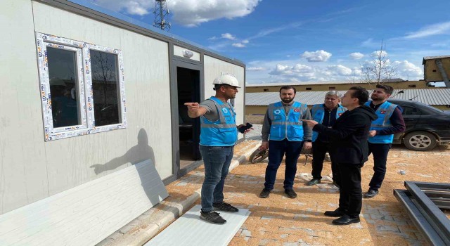 Başkan Yazıcı, Kırıkhanda yapımı devam eden konteyner kentte incelemelerde bulundu
