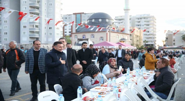 Başkan Yücel, vatandaşlarla iftarda buluştu