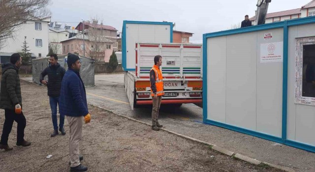 Batmandan Kahramanmaraşa eğitim köprüsü: Konteyner sınıflar Göksun ilçesine ulaştırıldı