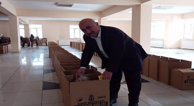 Bayat Belediyesinden 300 aileye gıda yardımı