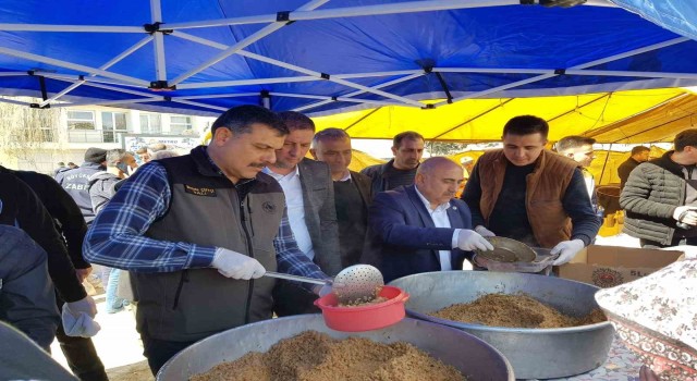 Bayat Belediyesinden depremzedelere dolma ikramı