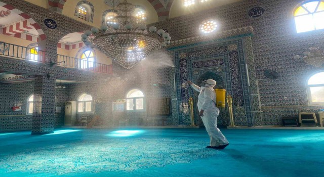 Bayraklının camileri dezenfekte ediliyor