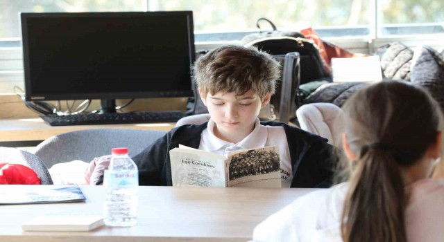 Bayraklının kitap kafeleri yüzlerce öğrenciyi ağırladı
