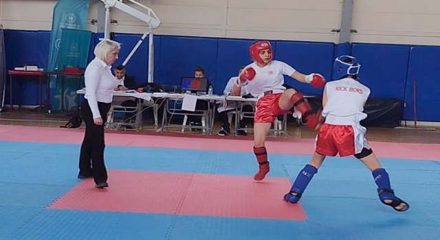 Bayraklının sporcuları farkını gösterdi