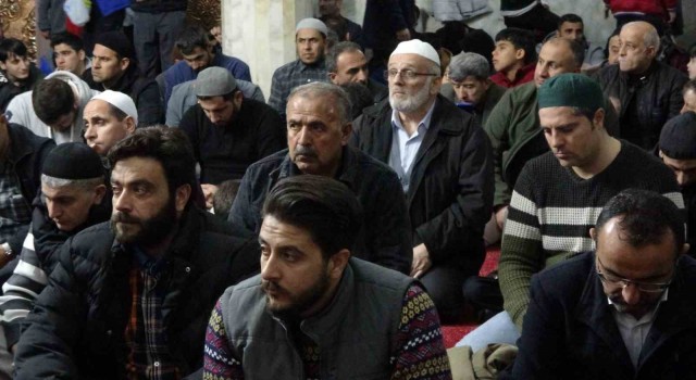Berat Gecesi Siirte ibadetlerle ihya edildi