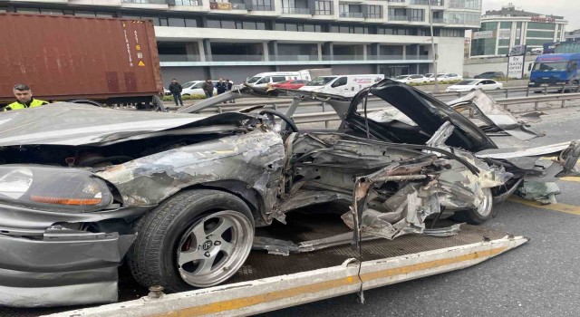Beylikdüzünde feci kaza: 2 ölü, 1 ağır yaralı
