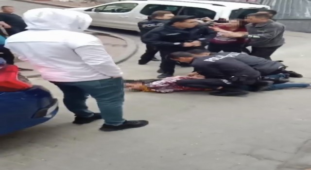 Beyoğlunda KADES ihbarına giden polise saldırı: 5 polis yaralı, 3 gözaltı
