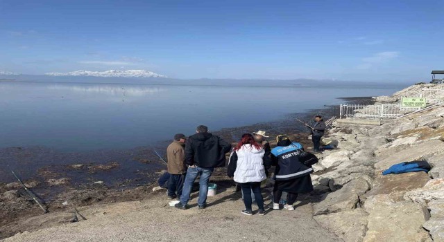 Beyşehir Gölünde endemik tür olan yağ balığı avlayanlara ceza