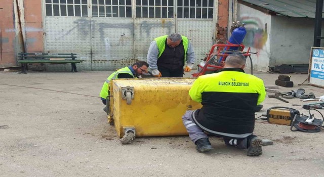 Bilecikte çöp konteynırların bakım ve tamirleri yapılıyor