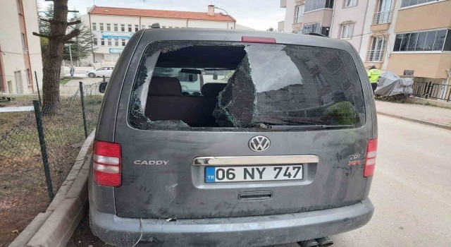 Bilecikte park halindeki aracın arka camına ok gibi saplanan motosiklet sürücüsü yaralandı