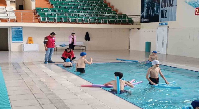 Bingölde depremzedelere havuz organizasyonu