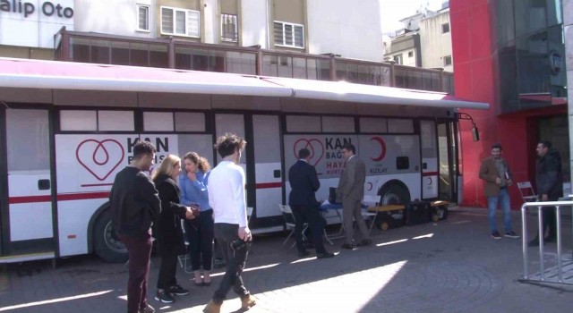 Birevimden depremzedelere kan bağışı