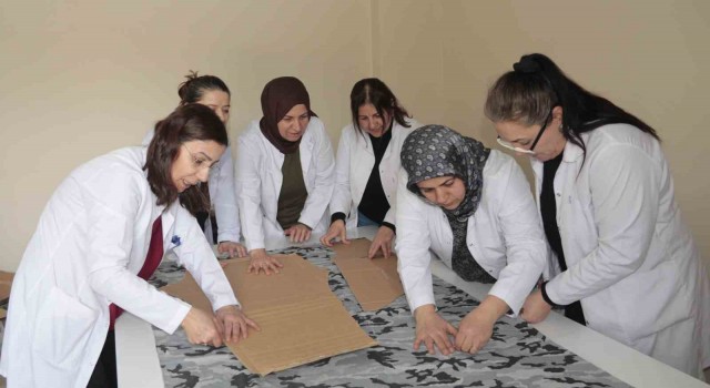 Bitliste kadınlar depremzedeler üşümesin diye kolları sıvadı
