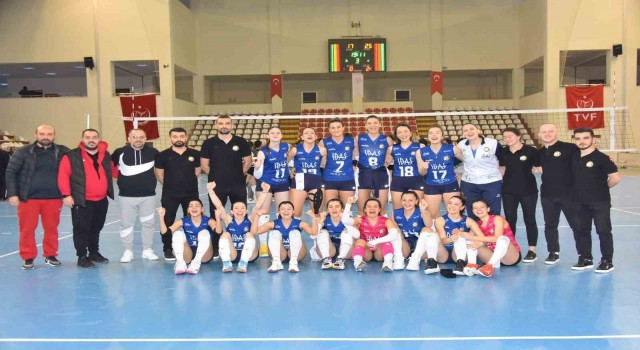 “Bizim Kızlar” yarı final müsabakalarının son maçında Sultan Spora set vermedi