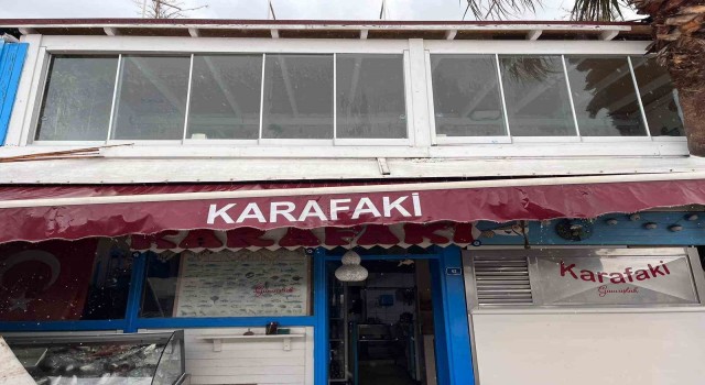 Bodrumu fırtına vurdu, çatıları uçurdu, camları kırdı